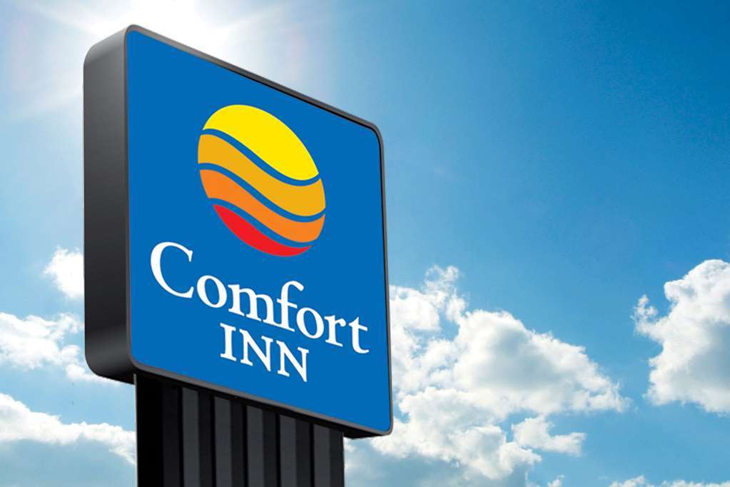 Comfort Hotel Aeroport Lyon St Exupery Colombier-Saugnieu Екстер'єр фото